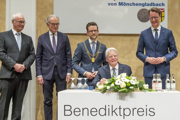 Joachim Gauck - Eintrag ins Goldene Buch