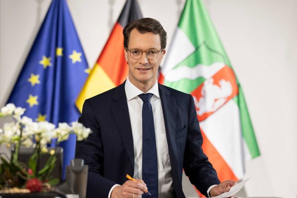 Ministerpräsident Hendrik Wüst ist Laudator für den Preisträger des Benediktpreis von Mönchengladbach 2024, Joachim Gauck. Foto: Land NRW / Ralph Sondermann
